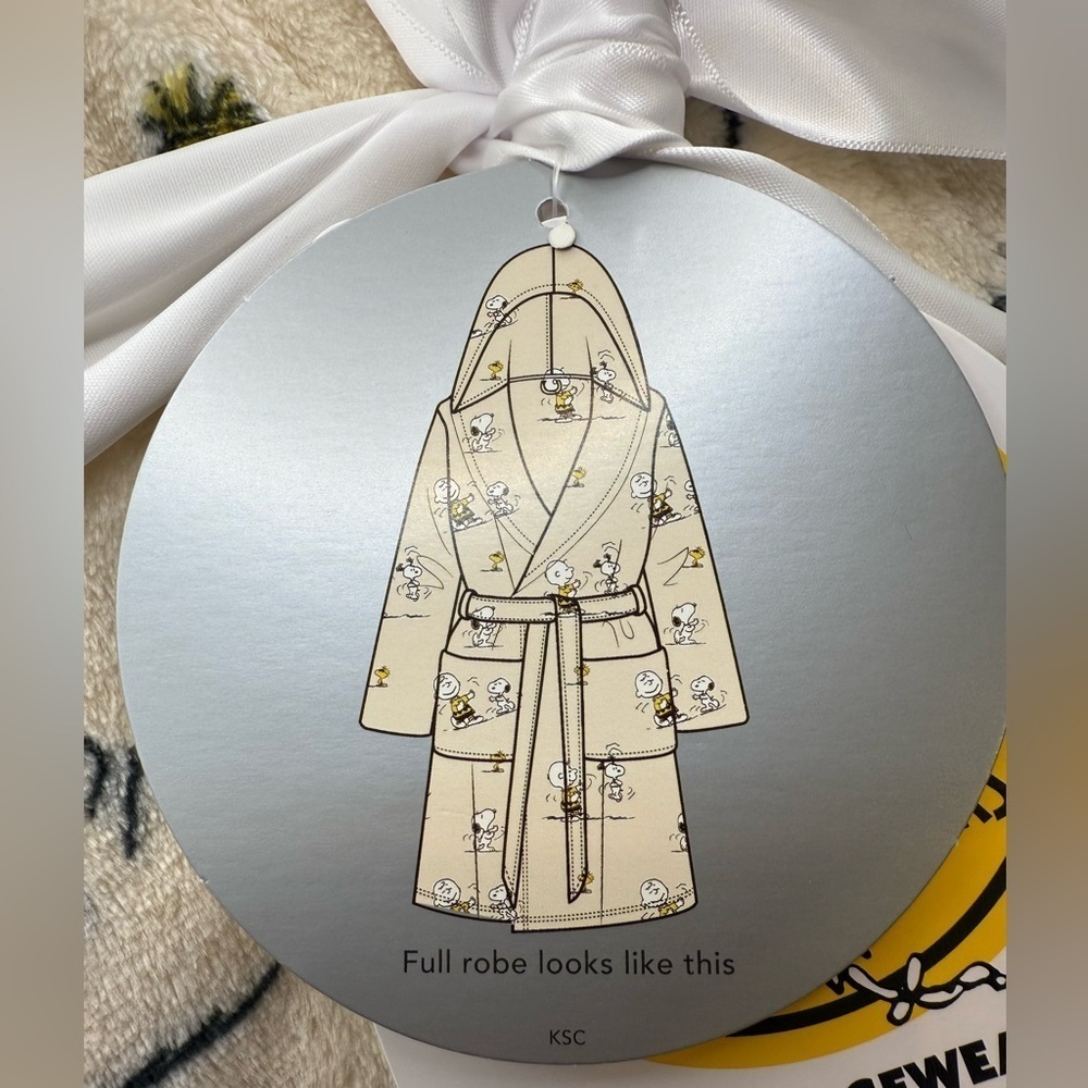Peanuts 75th Anniversary Robe Gift Box set Cream background with cartoon images - Picture 4 of 6